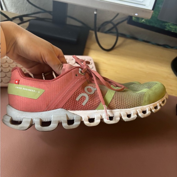 OnCloud cloud flow women’s road runner size 6 - Picture 1 of 4